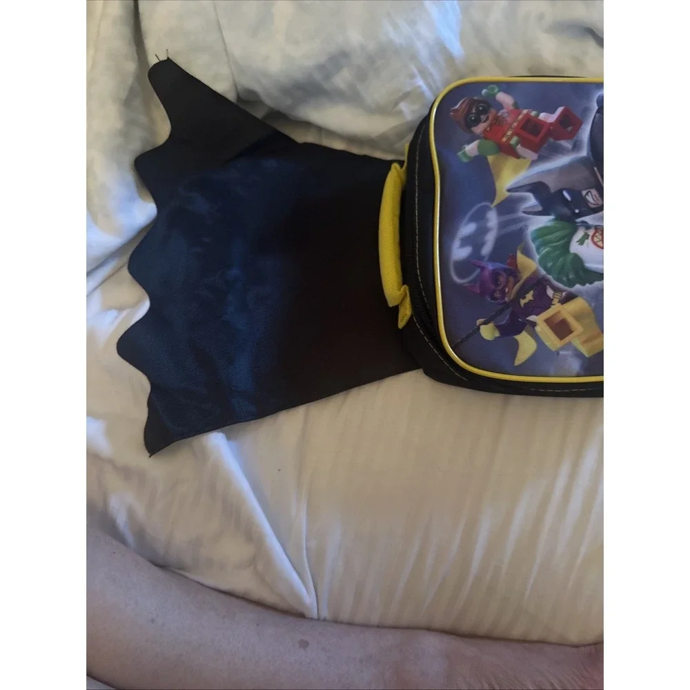 The Lego Batman Movie Exclusive Lunchbox w/ Removable Cape